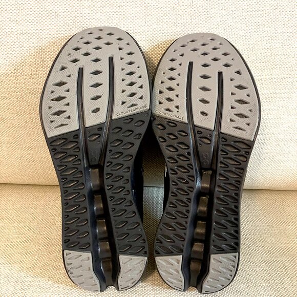 On Running cloud surfer shoes - Picture 7 of 13